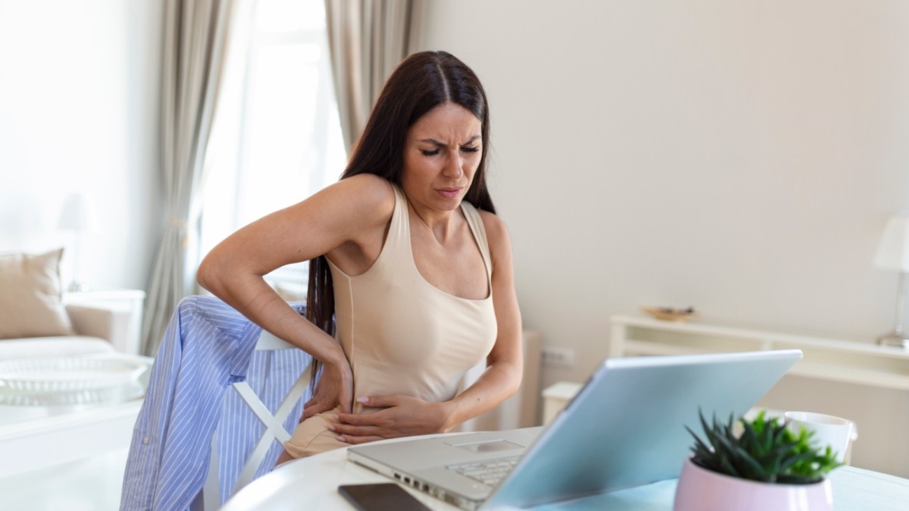 businesswoman-holding-her-back-while-working-laptop-home-office-desk-young-woman-stretching-sitting-feeling-her-back-tired-after-working-laptop-small-home-office-interior_edited businesswoman-holding-her-back-while-working-laptop-home-office-desk-young-woman-stretching-sitting-feeling-her-back-tired-after-working-laptop-small-home-office-interior_edited